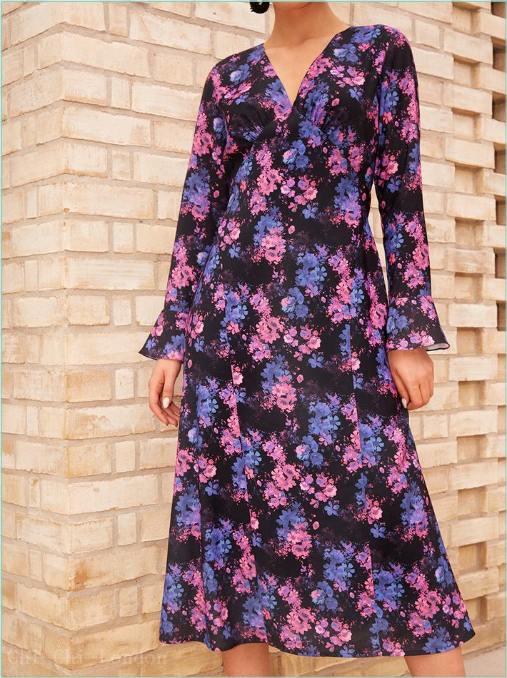  Long Sleeve V Neck Floral Print Midi Dress in Black CT1005BK