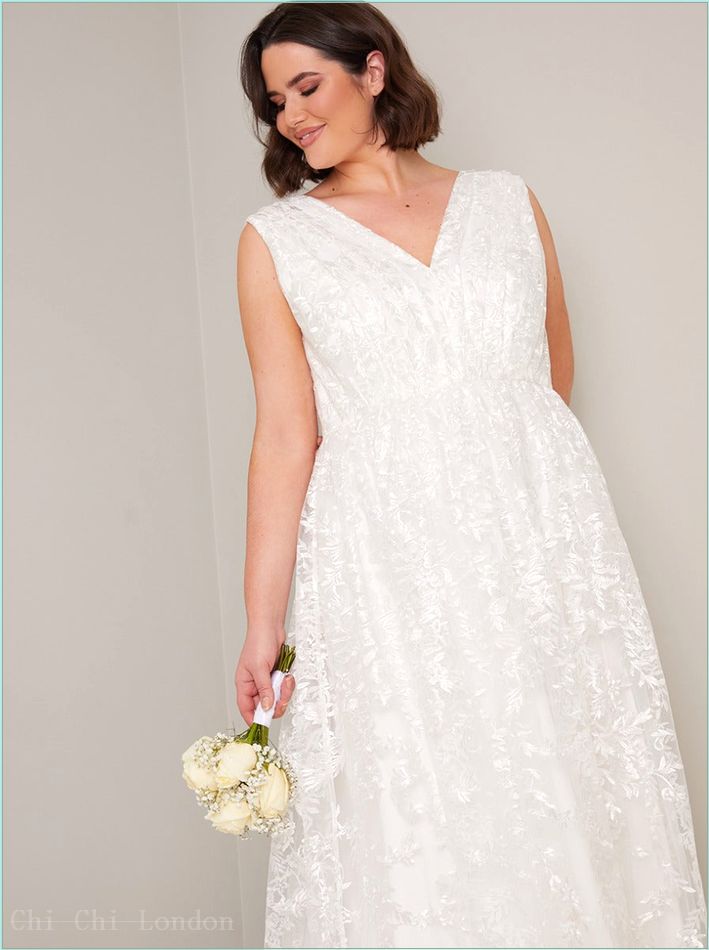  Plus Size Bridal Embroidered Wedding Dress in White 80523CWH